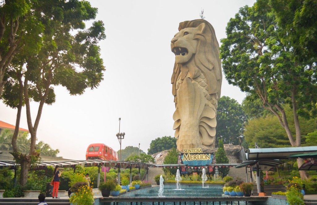 merlion statue in sentosa singapore