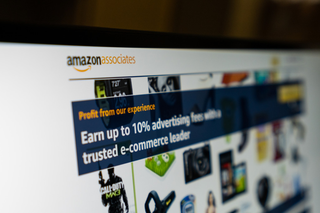 A computer screen showing an ad on an Amazon Associates page