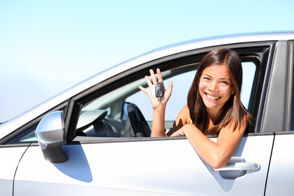 car owner smiling while holding her keys
